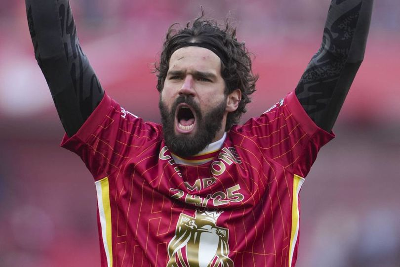 Pos Kiper Liverpool Dirombak Total, Alisson Becker Segera Angkat Kaki?