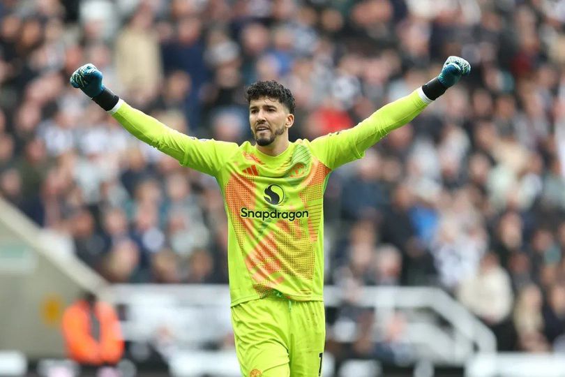 Solidaritas Kiper MU: Altay Bayindir Bikin Blunder, Andre Onana Beri Dukungan Solidaritas Kiper MU: Altay Bayindir Bikin Blunder, Andre Onana Beri Dukungan