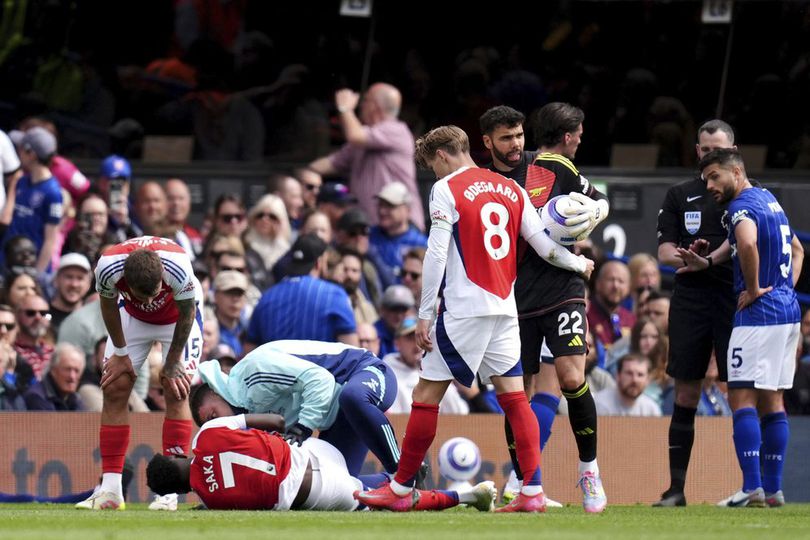 Bukayo Saka Dapat Tekel Brutal Jelang Hadapi PSG, Arsenal Ngeri-Ngeri Sedap Bukayo Saka Dapat Tekel Brutal Jelang Hadapi PSG, Arsenal Ngeri-Ngeri Sedap