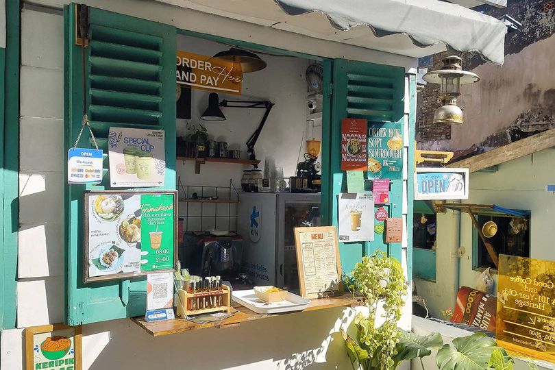 Kedai Klasik, Bayarnya Modern: Mudahnya Menikmati Kopi di Hamur Mbah Ndut
