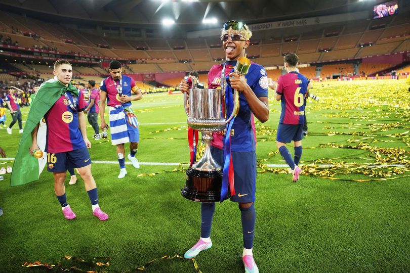 Lamine Yamal di Final Copa del Rey: Rambut Blonde, 2 Kacamata, dan Ejekan untuk Real Madrid Lamine Yamal di Final Copa del Rey: Rambut Blonde, 2 Kacamata, dan Ejekan untuk Real Madrid