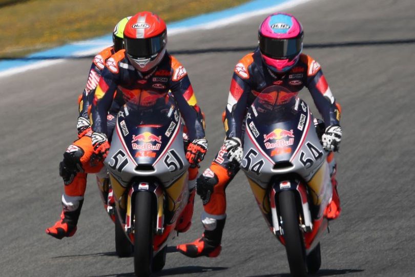 Hasil Race 2 Red Bull Rookies Cup Spanyol 2025: Veda Ega Pratama Disenggol Lawan saat Dekati Kemenangan Hasil Race 2 Red Bull Rookies Cup Spanyol 2025: Veda Ega Pratama Disenggol Lawan saat Dekati Kemenangan