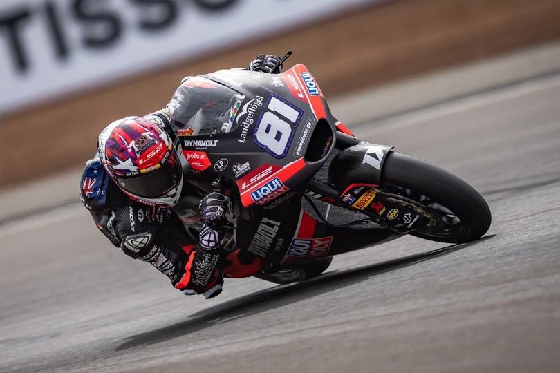 Hasil Balapan Moto2 Inggris 2025: Senna Agius Menang di Lap Terakhir, Manuel Gonzalez Jatuh Hasil Balapan Moto2 Inggris 2025: Senna Agius Menang di Lap Terakhir, Manuel Gonzalez Jatuh