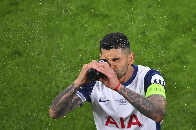 Dari Qatar ke Bilbao: Perjalanan Trofi Cristian Romero Bersama Messi, Argentina, dan Tottenham Dari Qatar ke Bilbao: Perjalanan Trofi Cristian Romero Bersama Messi, Argentina, dan Tottenham