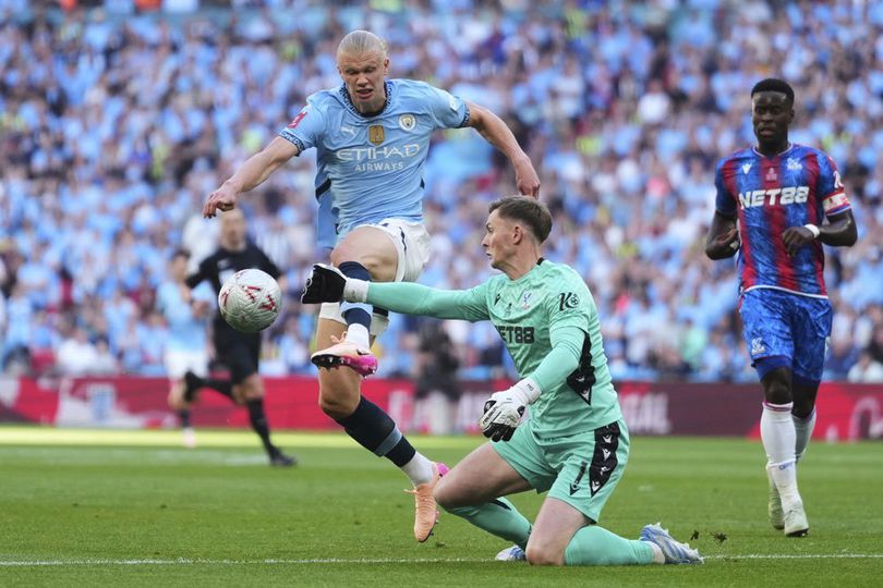Kontroversi Final Piala FA: Dean Henderson Harusnya Kartu Merah Sebelum Tepis Penalti? Kontroversi Final Piala FA: Dean Henderson Harusnya Kartu Merah Sebelum Tepis Penalti?