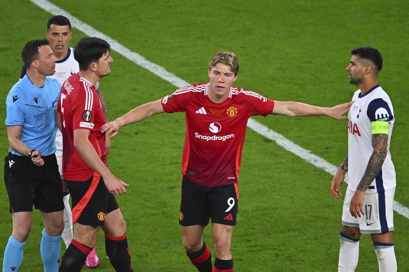 Drama di San Mames: Ketika Harry Maguire dan Cristian Romero Terlibat Cekcok Panas Drama di San Mames: Ketika Harry Maguire dan Cristian Romero Terlibat Cekcok Panas
