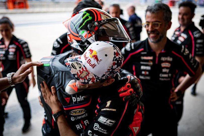Jorge Martin Ucapkan Selamat ke Aprilia dan Marco Bezzecchi atas Kemenangan MotoGP Inggris 2025 Jorge Martin Ucapkan Selamat ke Aprilia dan Marco Bezzecchi atas Kemenangan MotoGP Inggris 2025