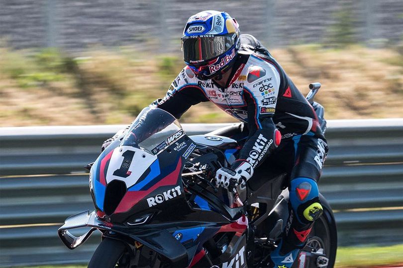 Hasil Race 1 WorldSBK Inggris 2025: Toprak Razgatlioglu Sikat Nicolo Bulega dan Danilo Petrucci