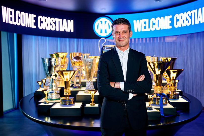 Cristian Chivu Pimpin Latihan Perdana Inter Milan Cristian Chivu Pimpin Latihan Perdana Inter Milan