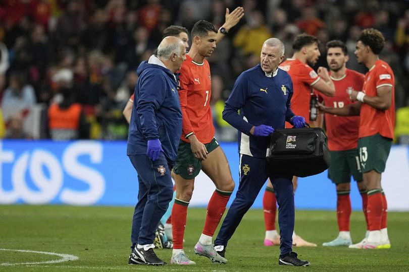 Cedera Ronaldo dan 'Berkah' Portugal: Kisah Ajaib di Final Euro 2016 dan UEFA Nations League 2025 Cedera Ronaldo dan 'Berkah' Portugal: Kisah Ajaib di Final Euro 2016 dan UEFA Nations League 2025