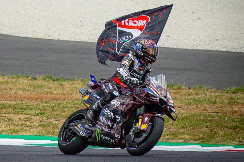 Marc Marquez Beber Alasan Tiru Selebrasi Jorge Lorenzo Usai Menangi MotoGP Italia 2025 Marc Marquez Beber Alasan Tiru Selebrasi Jorge Lorenzo Usai Menangi MotoGP Italia 2025