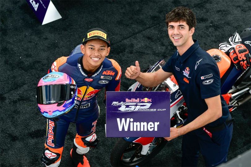 Potret Aksi Veda Ega Pratama dan Kiandra Ramadhipa Bikin Bangga Indonesia di Red Bull Rookies Cup Jerman 2025 Potret Aksi Veda Ega Pratama dan Kiandra Ramadhipa Bikin Bangga Indonesia di Red Bull Rookies Cup Jerman 2025