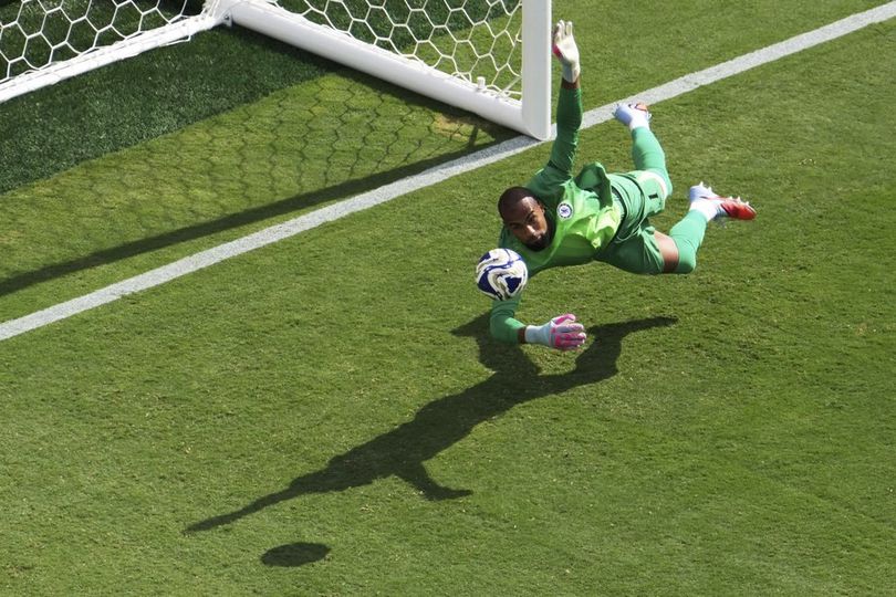 Dari Kritik Pedas ke Golden Glove, Robert Sanchez Beri Jawaban dengan Penampilan Memukau