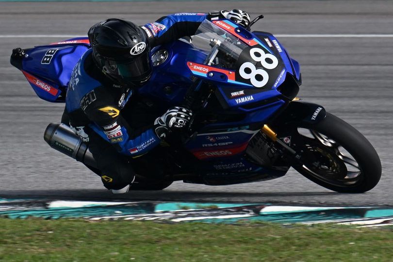 Tampil Garang, Candra Hermawan Hampir Persembahkan Podium untuk Yamaha Racing Indonesia di Race 1 ARRC Mandalika 2025