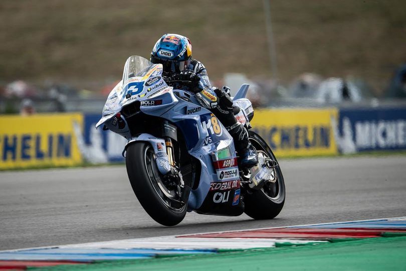 Alex Marquez Minta Maaf Usai Tabrak Joan Mir di MotoGP Ceko 2025, Dijatuhi Long Lap Penalty