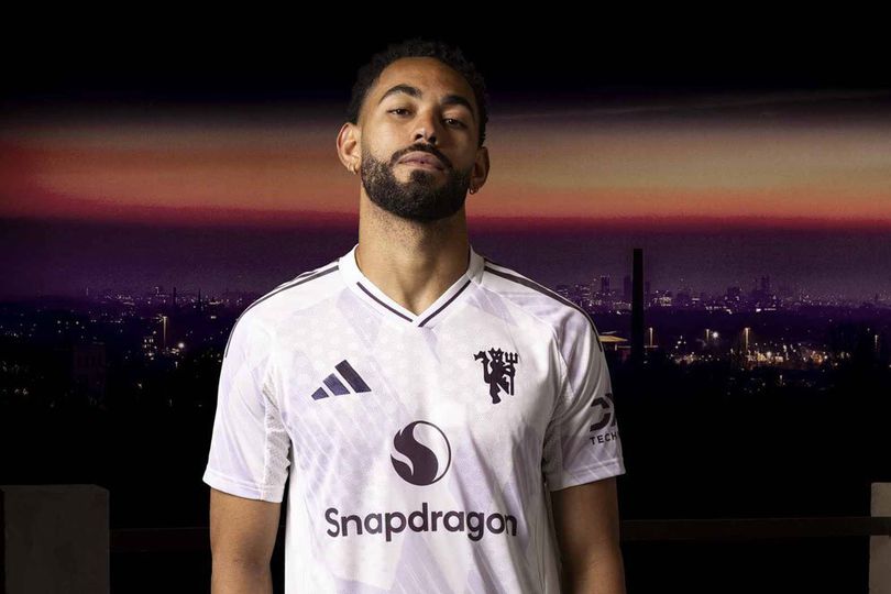 Manchester United Rilis Jersey Tandang 2025/2026, Usung Warna Putih dengan Sentuhan Klasik 1992 Manchester United Rilis Jersey Tandang 2025/2026, Usung Warna Putih dengan Sentuhan Klasik 1992
