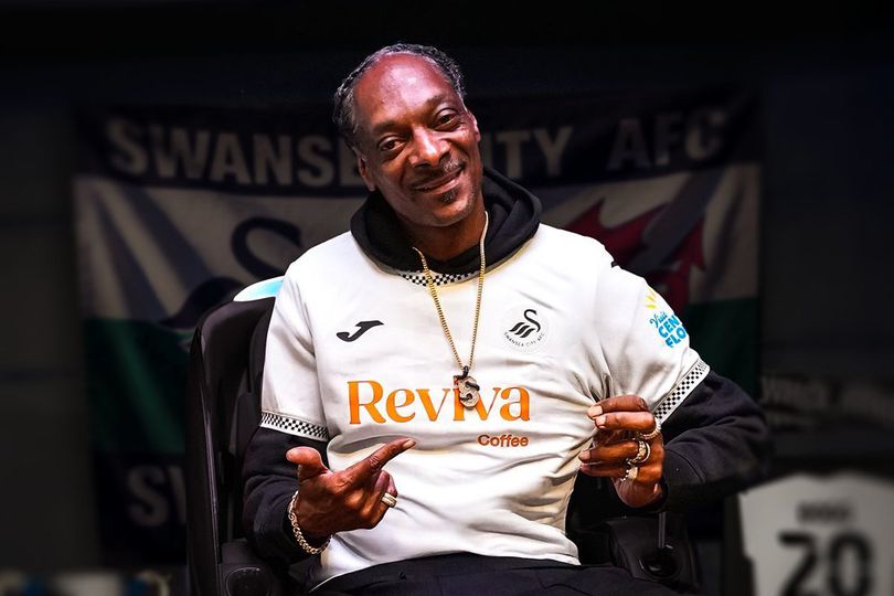 Snoop Dogg Ramaikan Liga Inggris, Resmi Beli Saham Swansea City Bareng Luka Modric Snoop Dogg Ramaikan Liga Inggris, Resmi Beli Saham Swansea City Bareng Luka Modric