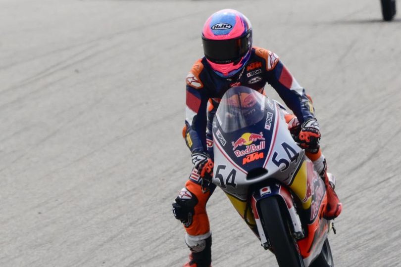 Finis Kedua di Race 1 Red Bull Rookies Cup Austria 2025, Veda Ega Pratama Akui Brian Uriarte Pilih Garis yang Lebih Baik