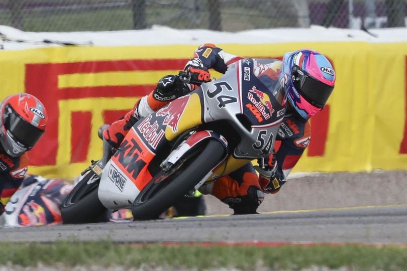 Hasil Race 2 Red Bull Rookies Cup Austria 2025: Lagi-Lagi Hampir Menang, Veda Ega Pratama Dikalahkan Brian Uriarte di Lap Penutup