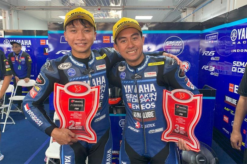 Wahyu Nugroho dan M Faerozi Persembahkan Podium Ganda untuk Yamaha Racing Indonesia di Race 1 SS600 ARRC Mandalika 2025