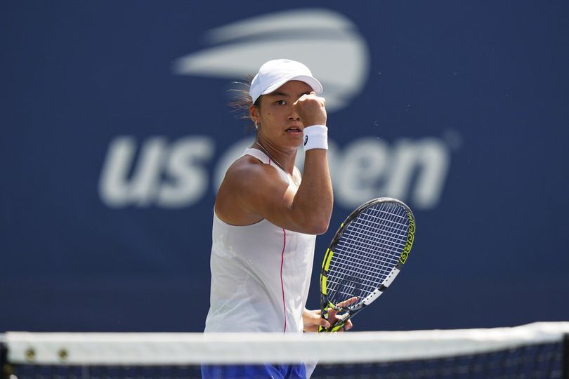 Perbandingan Prestasi Janice Tjen vs Emma Raducanu Jelang Jumpa di Babak Kedua US Open 2025