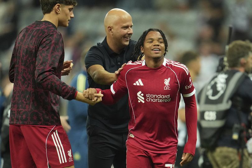 Untuk Saat Ini, Bangku Cadangan Jadi Tempat yang Pas Bagi Rio Ngumoha di Liverpool