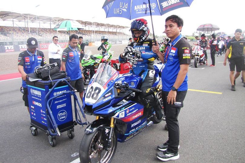 Yamaha Racing Indonesia Petik Hal Positif dari Performa Apik Candra Hermawan di Race 2 AP250 ARRC Mandalika 2025 Yamaha Racing Indonesia Petik Hal Positif dari Performa Apik Candra Hermawan di Race 2 AP250 ARRC Mandalika 2025