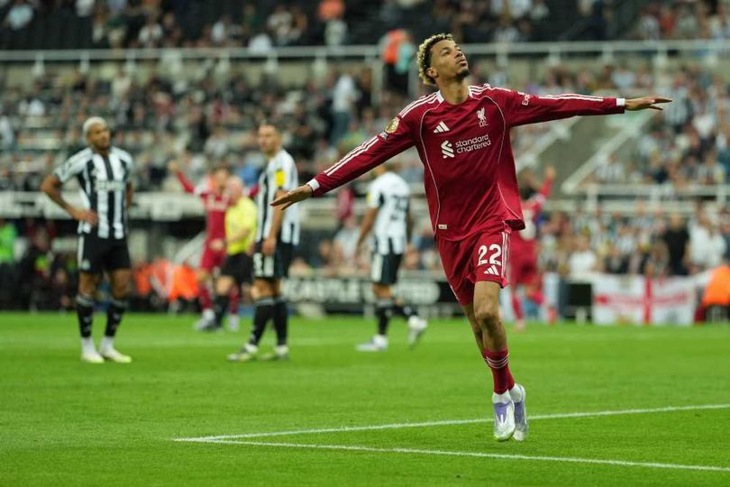 Cerita Agen Hugo Ekitike: 99 Persen Akan Gabung Newcastle, Tapi Liverpool Datang, dan Semua Berantakan!