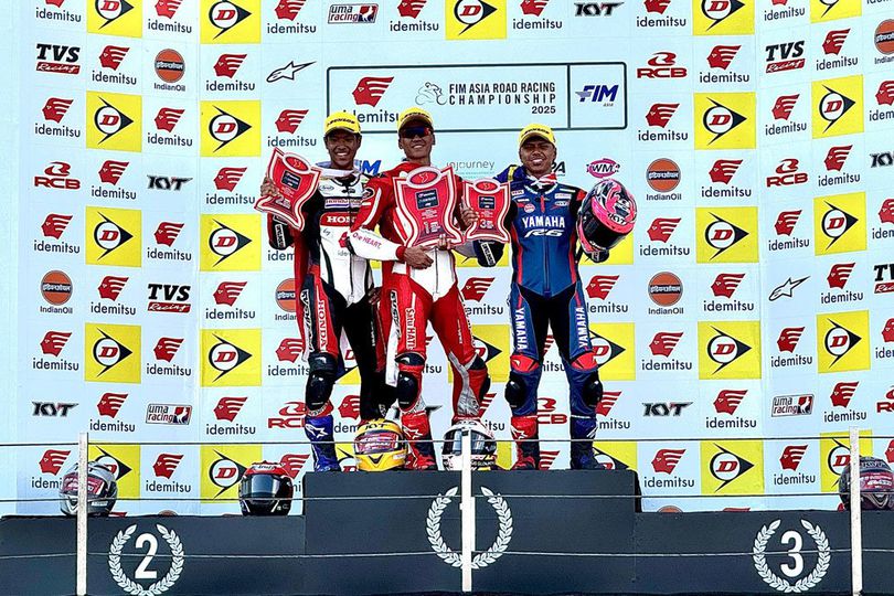 Bangkit Usai Jatuh, Herjun Atna Firdaus Juara Race 2 SS600 ARRC 2025 Mandalika Bangkit Usai Jatuh, Herjun Atna Firdaus Juara Race 2 SS600 ARRC 2025 Mandalika