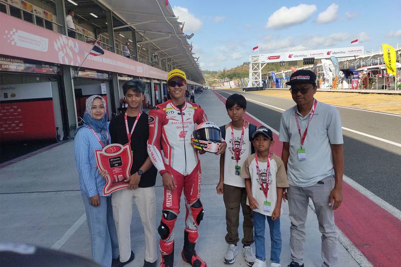 Degupan Hati Ibunda Sambut Kemenangan Herjun Atna Firdaus di Race 2 SS600 ARRC 2025 Mandalika