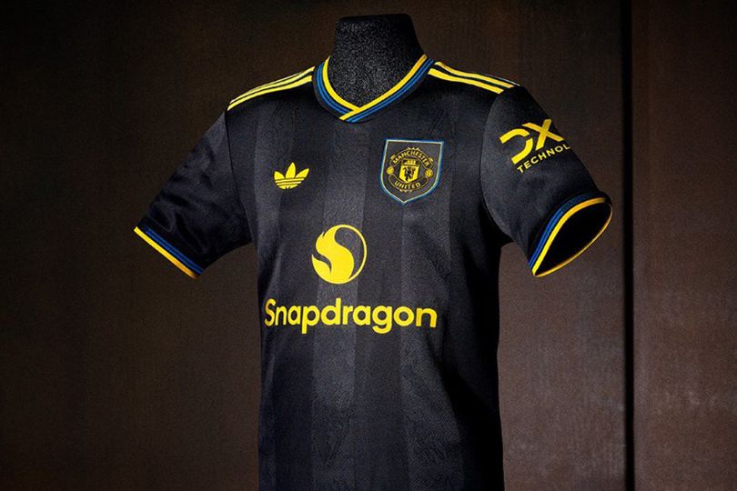 MU Hidupkan Kembali Warisan 'Kung Fu' Eric Cantona Lewat Jersey Ketiga Musim 2025/2026