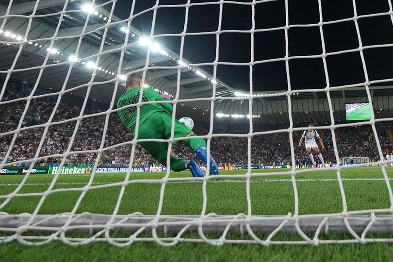 Kiper Baru PSG Lucas Chevalier Jadi Penyelamat: Tepis Penalti, Singkirkan Tottenham, Raih Trofi Pertama