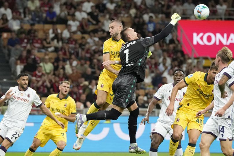 Kemenangan Milan Atas Bologna tak Hentikan Gabbia Melancarkan Protes Pada Wasit Kemenangan Milan Atas Bologna tak Hentikan Gabbia Melancarkan Protes Pada Wasit
