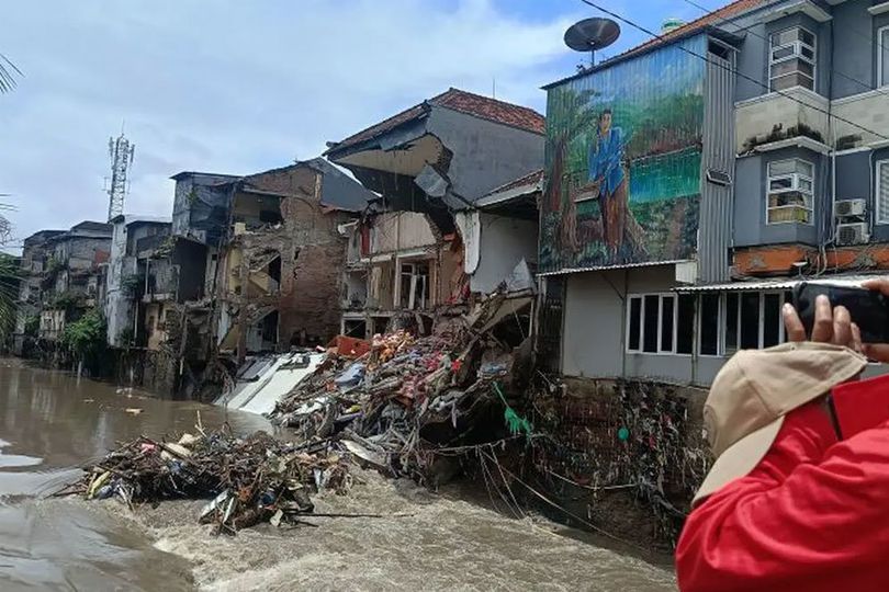 Banjir Denpasar Bali: Empat Orang Hilang Terseret Arus, Bangunan Ruko Hancur Diterjang Air Bah Banjir Denpasar Bali: Empat Orang Hilang Terseret Arus, Bangunan Ruko Hancur Diterjang Air Bah