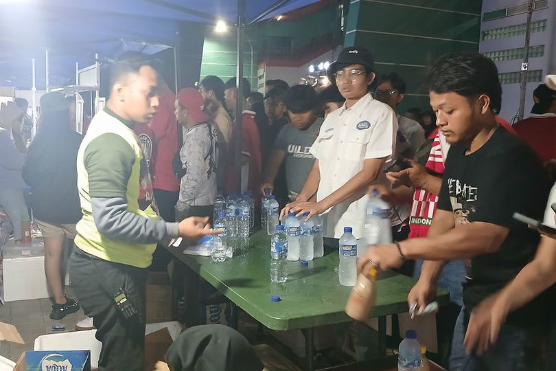 Cerita Rizky Kebanjiran Rezeki dari Laga Timnas Indonesia vs Chinese Taipei di Stadion Gelora Bung Tomo
