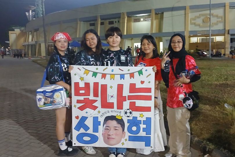 Kelly Lee, Suporter Asal Korea Selatan yang Bawa Dukungan Khusus untuk Cho Sang-hyeok di Sidoarjo