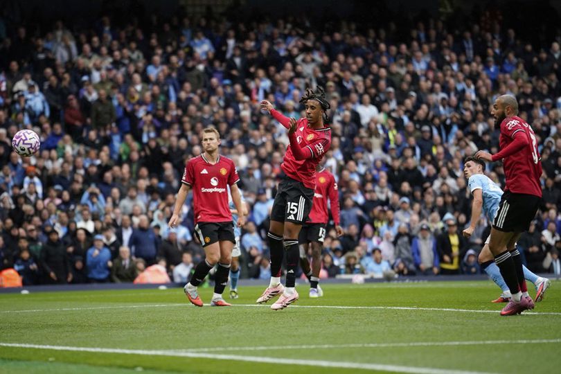 Analisis Sistem 3 Bek Sejajar Manchester United yang Hancur Lebur: Pertahanan Rapuh, Striker Tak Berkutik Analisis Sistem 3 Bek Sejajar Manchester United yang Hancur Lebur: Pertahanan Rapuh, Striker Tak Berkutik