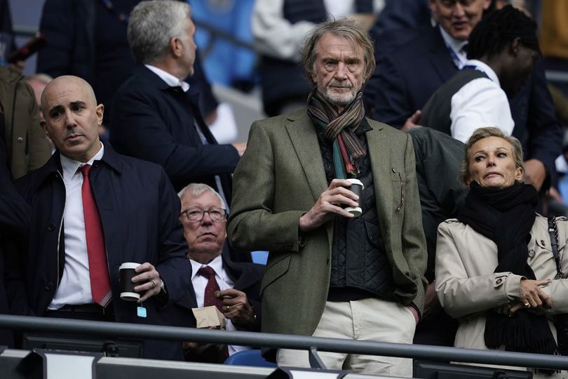 Ekspresi tak Terduga Sir Jim Ratcliffe Jadi Sorotan Usai MU Dibantai Man City: Kalah 0-3, Tapi Senyum di Depan Kamera!