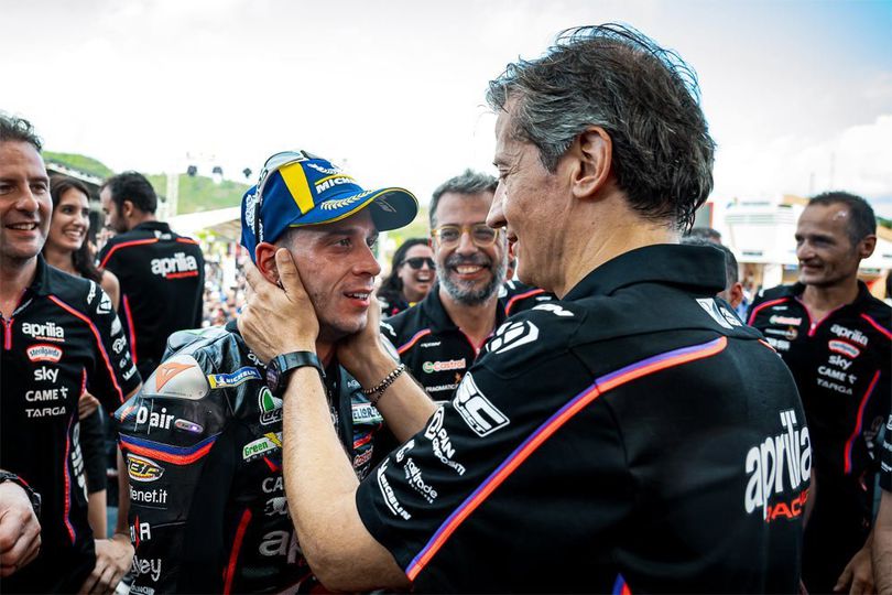 Aprilia Sebut Mandalika Bukan Sirkuit Berbahaya Meski Marco Bezzecchi dan Marc Marquez Tabrakan