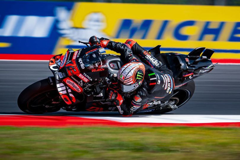Hasil Latihan MotoGP Australia 2025: Kondisi Fisik Belum Fit, Marco Bezzecchi Justru Patahkan Rekor Lap Jorge Martin Hasil Latihan MotoGP Australia 2025: Kondisi Fisik Belum Fit, Marco Bezzecchi Justru Patahkan Rekor Lap Jorge Martin