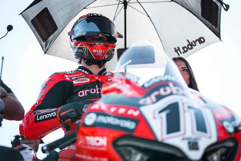 Nicolo Bulega Minta Maaf Usai Tabrak Toprak Razgatlioglu di Superpole Race WorldSBK Spanyol 2025 Nicolo Bulega Minta Maaf Usai Tabrak Toprak Razgatlioglu di Superpole Race WorldSBK Spanyol 2025