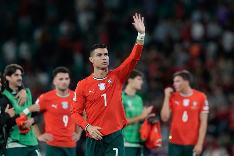 Cristiano Ronaldo Tepati Janji: Jersey yang Dinanti Szoboszlai Akhirnya Diserahkan di Lisbon Cristiano Ronaldo Tepati Janji: Jersey yang Dinanti Szoboszlai Akhirnya Diserahkan di Lisbon