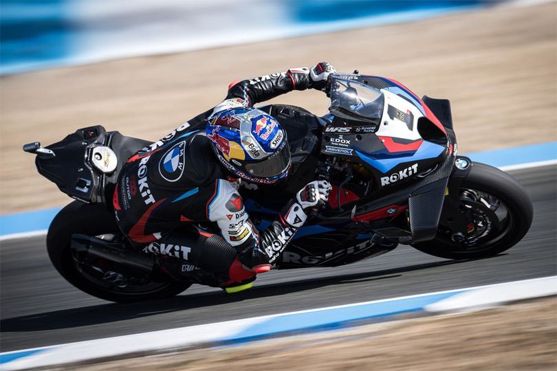 Hasil Race 2 WorldSBK Spanyol 2025: Nicolo Bulega Menang, Toprak Razgatlioglu Juara Dunia Hasil Race 2 WorldSBK Spanyol 2025: Nicolo Bulega Menang, Toprak Razgatlioglu Juara Dunia