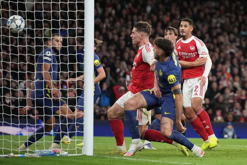 Drama di Laga Arsenal vs Atletico Madrid: Dimulai dengan Air Panas, Diakhiri 4 Gol dalam Durasi 13 Menit Drama di Laga Arsenal vs Atletico Madrid: Dimulai dengan Air Panas, Diakhiri 4 Gol dalam Durasi 13 Menit