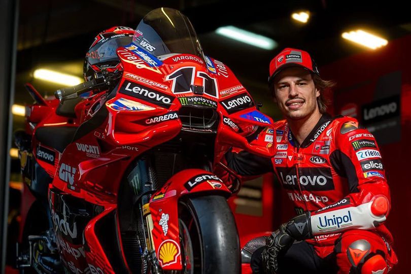 Potret Perdana Nicolo Bulega Jadi Pengganti Marc Marquez di Ducati Lenovo Team, Impiannya Jadi Nyata Potret Perdana Nicolo Bulega Jadi Pengganti Marc Marquez di Ducati Lenovo Team, Impiannya Jadi Nyata