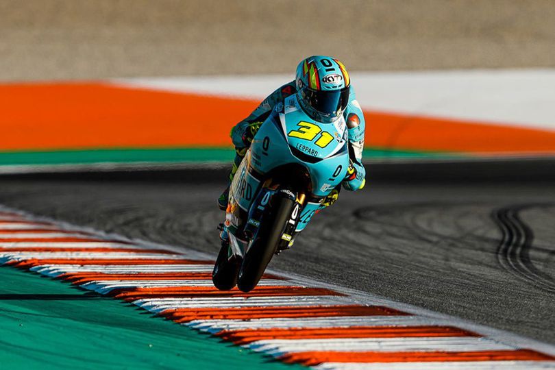 Hasil Balapan Moto3 Valencia 2025: Adrian Fernandez Ikuti Jejak Kakak, Raih Kemenangan Perdana di Grand Prix Hasil Balapan Moto3 Valencia 2025: Adrian Fernandez Ikuti Jejak Kakak, Raih Kemenangan Perdana di Grand Prix