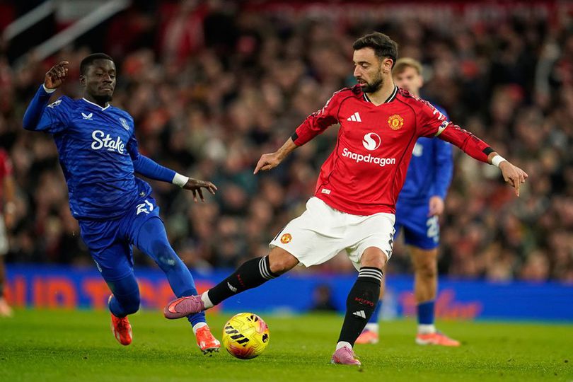 Mengapa Crystal Palace vs Man United Punya Jadwal Kick-off Tak Biasa? Fakta, Alasan, dan Dampaknya Mengapa Crystal Palace vs Man United Punya Jadwal Kick-off Tak Biasa? Fakta, Alasan, dan Dampaknya