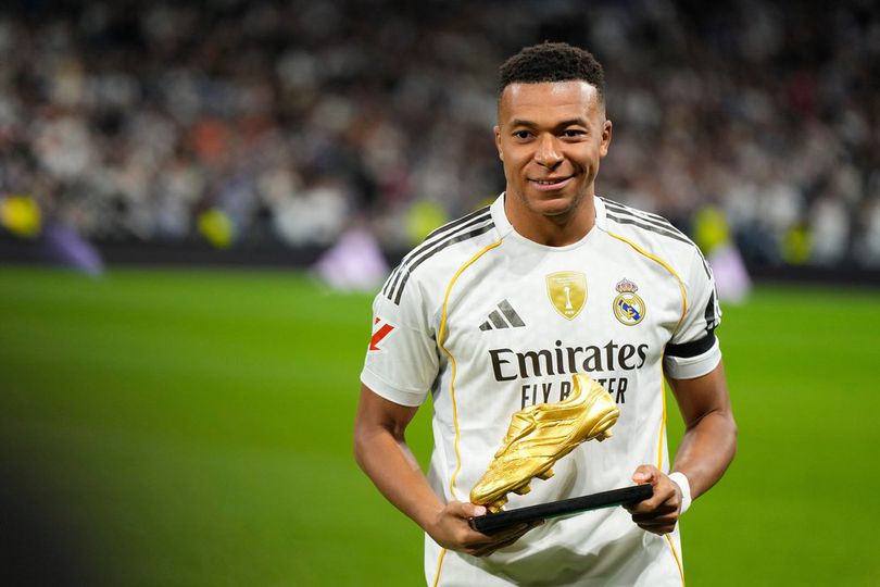 Kylian Mbappe Usai Raih Sepatu Emas Eropa: Ogah Dibandingkan dengan Cristiano Ronaldo Kylian Mbappe Usai Raih Sepatu Emas Eropa: Ogah Dibandingkan dengan Cristiano Ronaldo