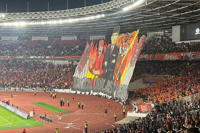 BRI Super League - The Jakmania Suguhkan 2 Koreografi Raksasa saat Laga Persija vs PSIM di SUGBK: Until Our Last Breath