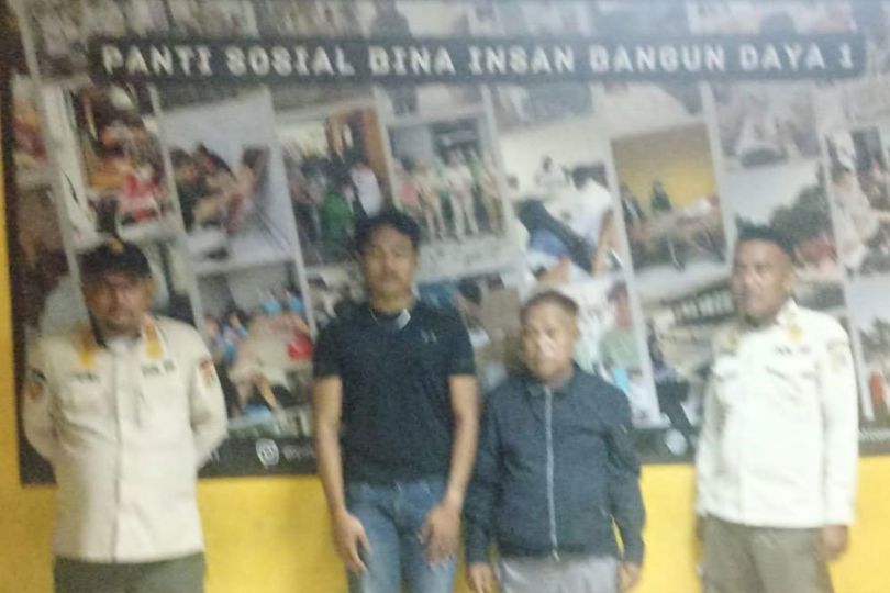 Prostitusi Sesama Jenis Resahkan Masyarakat, Satpol PP Tangkap 2 Pria di Taman Daan Mogot Prostitusi Sesama Jenis Resahkan Masyarakat, Satpol PP Tangkap 2 Pria di Taman Daan Mogot